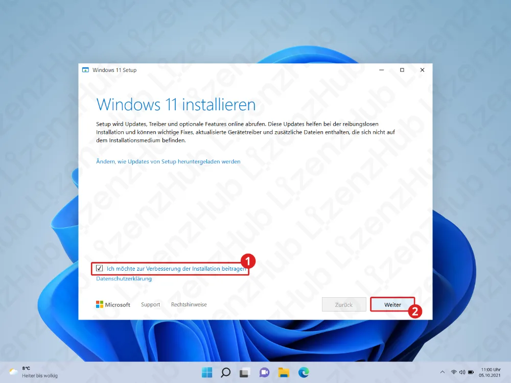 Windows-11-Setup-Bildschirm mit aktiviertem Häkchen bei „Ich möchte helfen, die Installation zu verbessern“ und hervorgehobener Schaltfläche Weiter unten rechts. Der Desktop-Hintergrund ist teilweise sichtbar.