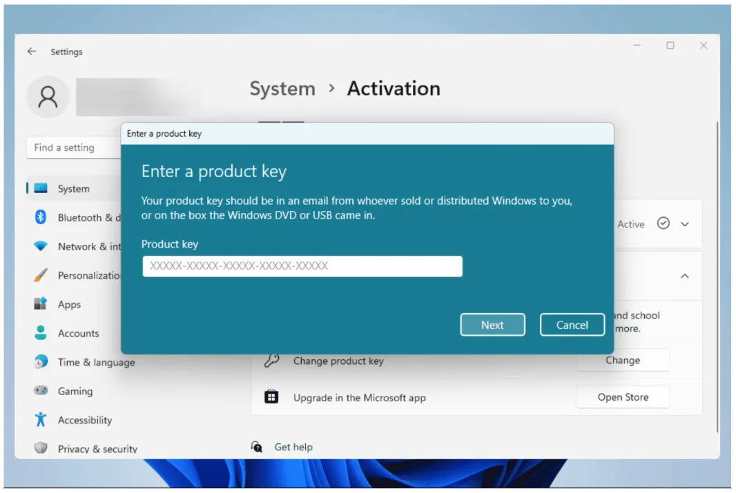 Microsoft® Windows® Aktivierung in den Einstellungen: Fenster „Enter a product key“ über „System > Activation“ mit Eingabefeld für den 25-stelligen Schlüssel sowie „Next“ und „Cancel“.