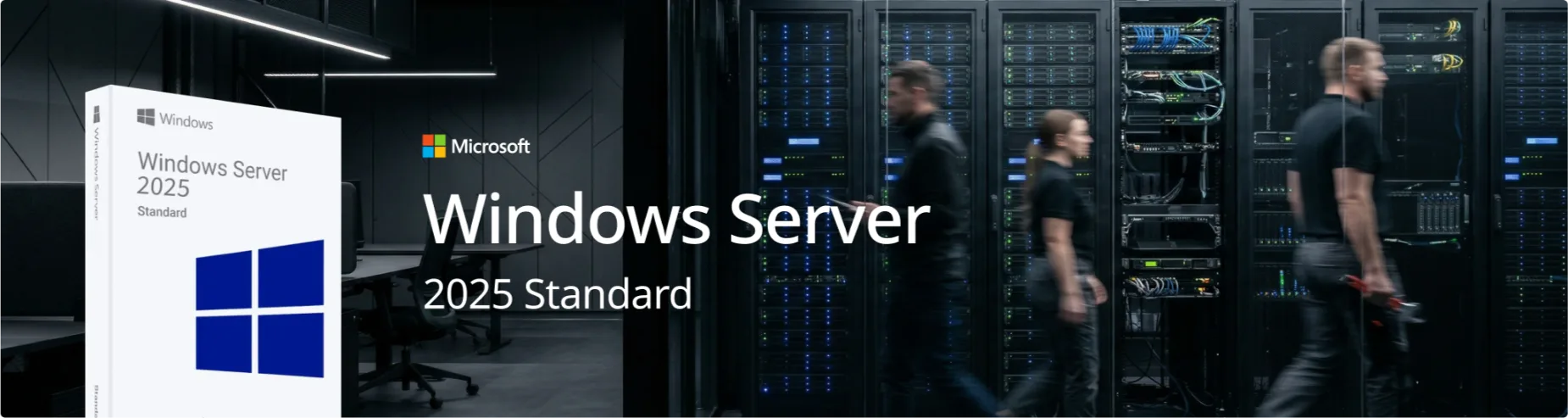 Eine Windows Server 2025 Standard (DEV) Software-Box und ein Logo erscheinen auf der linken Seite, während unscharfe IT-Techniker an Server-Racks in einem modernen Rechenzentrum auf der rechten Seite vorbeilaufen und die Funktionen von Windows Server 2025 Standard (DEV) hervorheben.