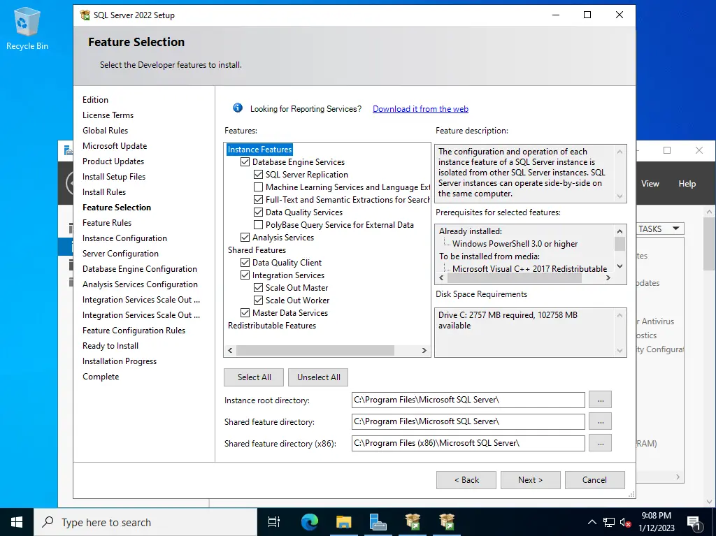 Screenshot des Fensters "SQL Server Standard 2022 Setup Feature Selection" mit den Kontrollkästchen für die Installationsfunktionen, Beschreibungen, Speicherplatzanforderungen und Ordnerpfaden am unteren Rand.