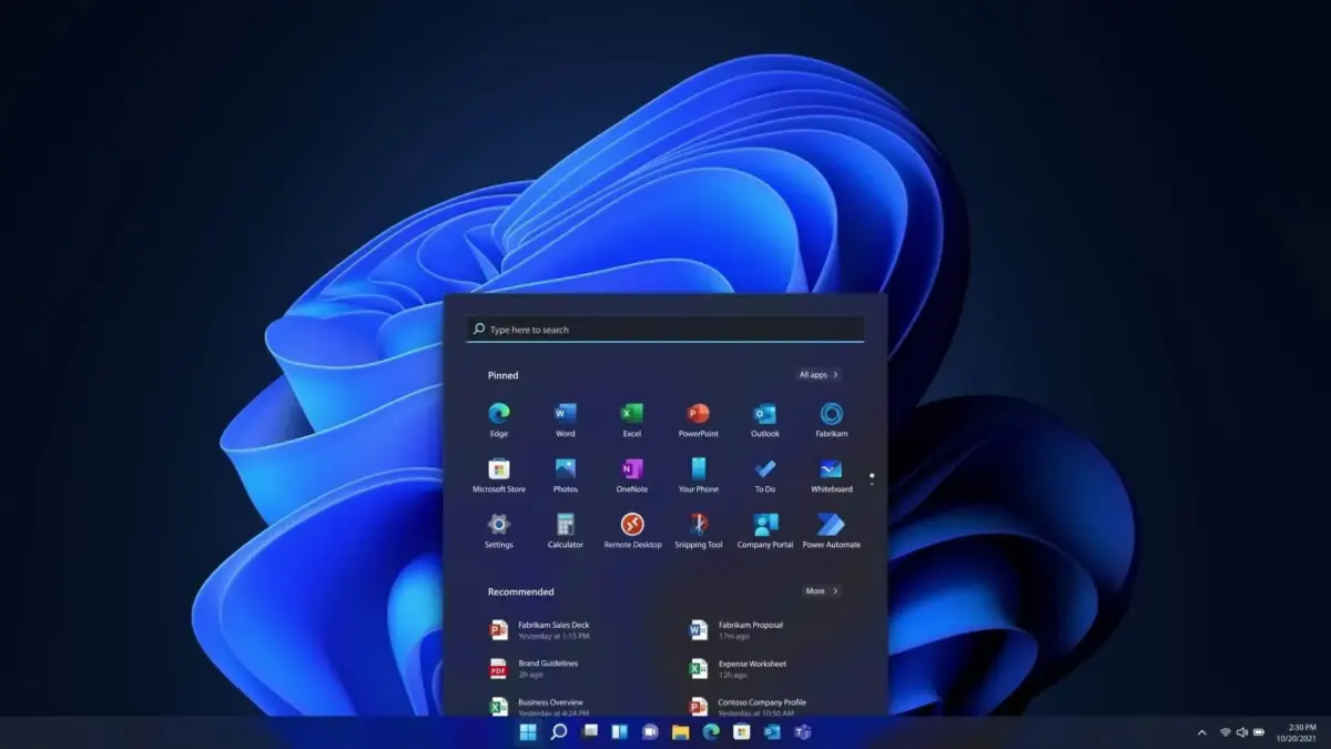 Ein Windows 11 Enterprise LTSC 2024-Desktop mit geöffnetem Startmenü, das angeheftete Anwendungen (Edge, Word, Excel, PowerPoint) und empfohlene Dateien auf einem blauen abstrakten Wirbelhintergrund zeigt.