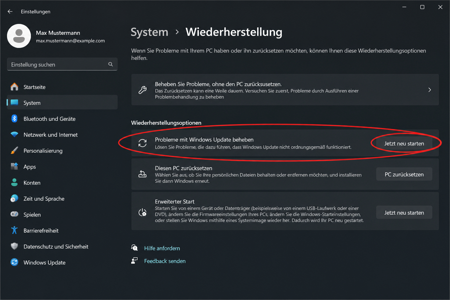 Der Bildschirm mit den Wiederherstellungseinstellungen von Windows 11 in deutscher Sprache, auf dem die Option „Probleme mit Windows Update beheben“ hervorgehoben ist – umrandet von einem roten Oval – sowie rechts daneben die Schaltfläche „Jetzt neu starten“.
